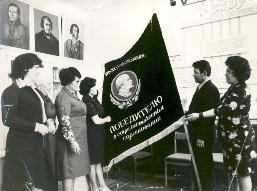 Победители социалистического соревнования – коллектив Мохсоголлохской средней школы, 1970-е гг.